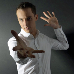 Zauberkünstler Maxim Maurice - powered by Bscout® - Faire Suchmaschine & Netzwerk!